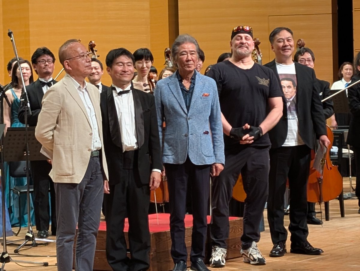 Kam2305's tweet photo. 伊福部昭FW2行って来ました!
最高のコンサートでした!
SUMITOさんやAmvitionリスナーの皆さんにもお会い出来て楽しかったです
タッチの差でSyuさんにお会い出来なかったのが残念!
さて、明日に向けて高松に移動だ💪
#伊福部昭FW2
#Amvition https://t.co/dNRo9HUUHj