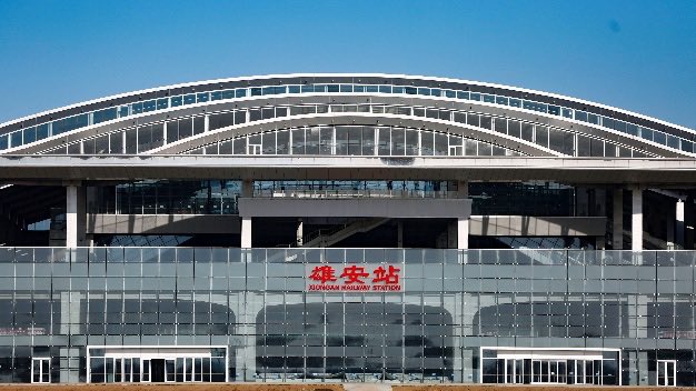 XuLi52940770's tweet photo. Découvrez la gare de Xiong'an, la plus grande gare à grande vitesse d'Asie ! D’une superficie impressionnantede 475 200 m², l’équivalent de 66 terrains de football, elle s’étend sur 5 niveaux, compte 13 quais et 23 voies.
#ArchitectureDurable #ÉnergieVerte#Innovation https://t.co/xcm7FFYchX