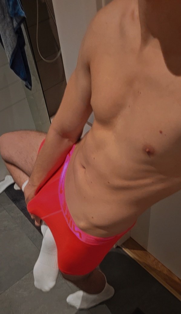 New underwear and it’s already getting tight. 😏
​Just took these Nikes out of the box, but they’re already stretched to the limit. Get on your knees and let me hold your head tight 🧎🏻‍♂️‍➡️.
RT if you know your place. 👅💦