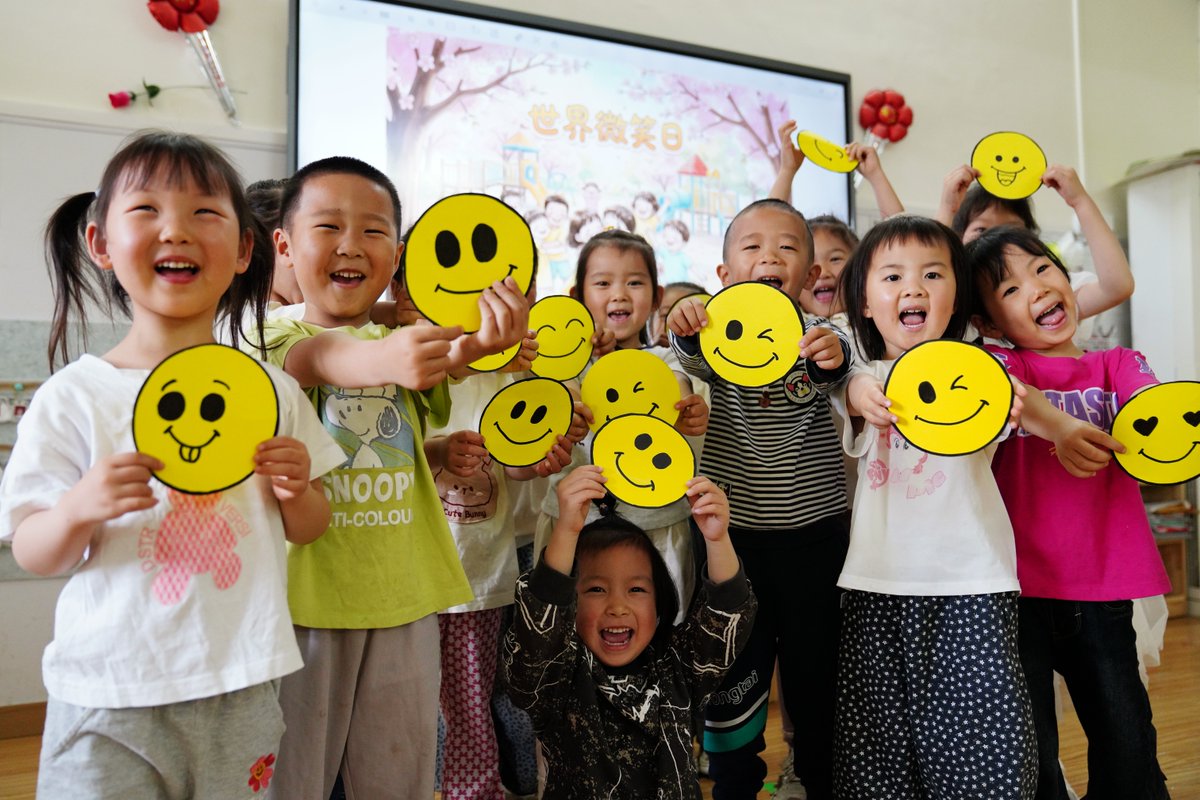 FlyOverChina's tweet photo. Look at these smiling faces!😊😊

May 8 marks World Smile Day, and children across China celebrated with various fun activities.

Why not join them and share a smile?

#WorldSmileDay #children #FlyOverChina https://t.co/DGVrklBKHT