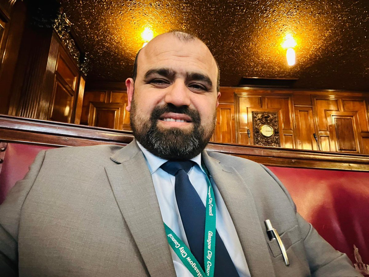 Aryanizhad6's tweet photo. جناب آقای عبدالله بوستانی گرامی،

خجسته باد!
کامیابی دوباره‌ شما در شورای شهر گلاسگو، مایهٔ افتخار بزرگ برای افغانستانی ها و همه انسان‌های آزادی‌خواه است. شما نمونهٔ یک جوان آزاده، مردم‌دوست و فرهنگ‌پرور هستید که با صداقت، تلاش و تعهد، اعتماد مردم را دوباره به‌دست آوردید. حضور شما در این جایگاه، تنها یک موفقیت شخصی نیست؛ بلکه صدای عزت، همبستگی و توانایی نسل افغانستانی در قلب اروپا است.
امیدواریم همچنان با همان روحیهٔ انسانی و خدمت‌گزاری، در راه عدالت، همزیستی و حمایت از مردم موفق و سربلند باشید.