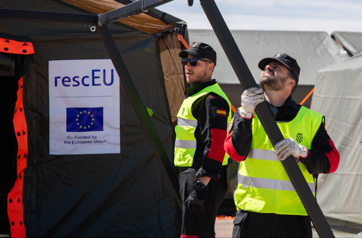 En la semana del #DíaDeEuropa, la #UME demuestra en El Molar que la solidaridad europea no son solo palabras, sino hechos.

Comprometidos con la solidaridad de todos los ciudadanos, y a través del mecanismo <a href="/eu_echo/">EU Civil Protection & Humanitarian Aid 🇪🇺</a>, la UME está lista para actuar allá donde Europa nos necesite.