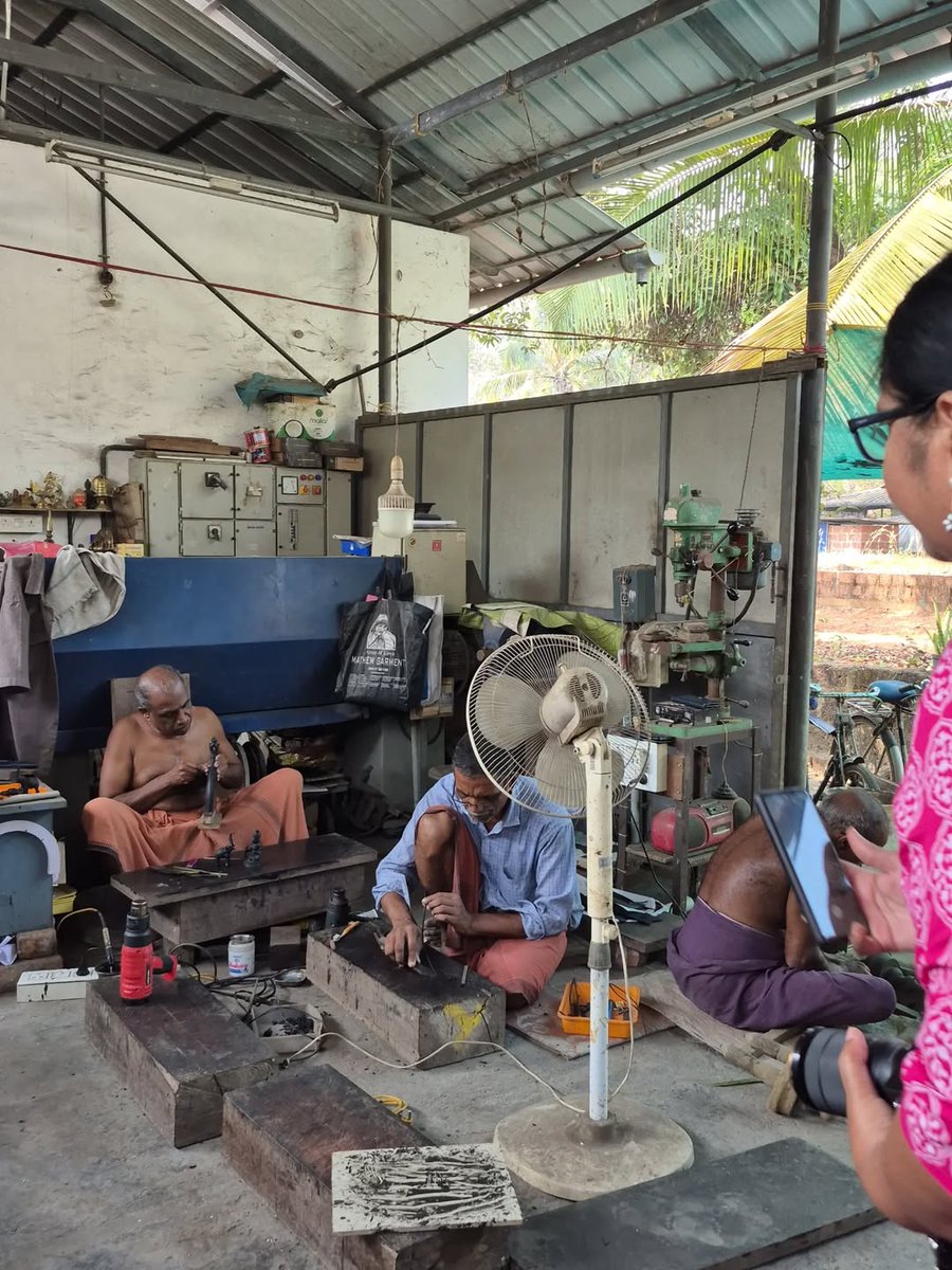 CultureDevi's tweet photo. @BBinduB @jeetsingharya Malabar holds craft traditions that most travellers never pause long enough to find. On this tour, guests encountered the bronze artforms of the region,objects made by hand,shaped by fire, carrying the same visual language as the Theyyam deities above them.
#BronzeArt #KeralaArt https://t.co/2LQ2DNtKlT