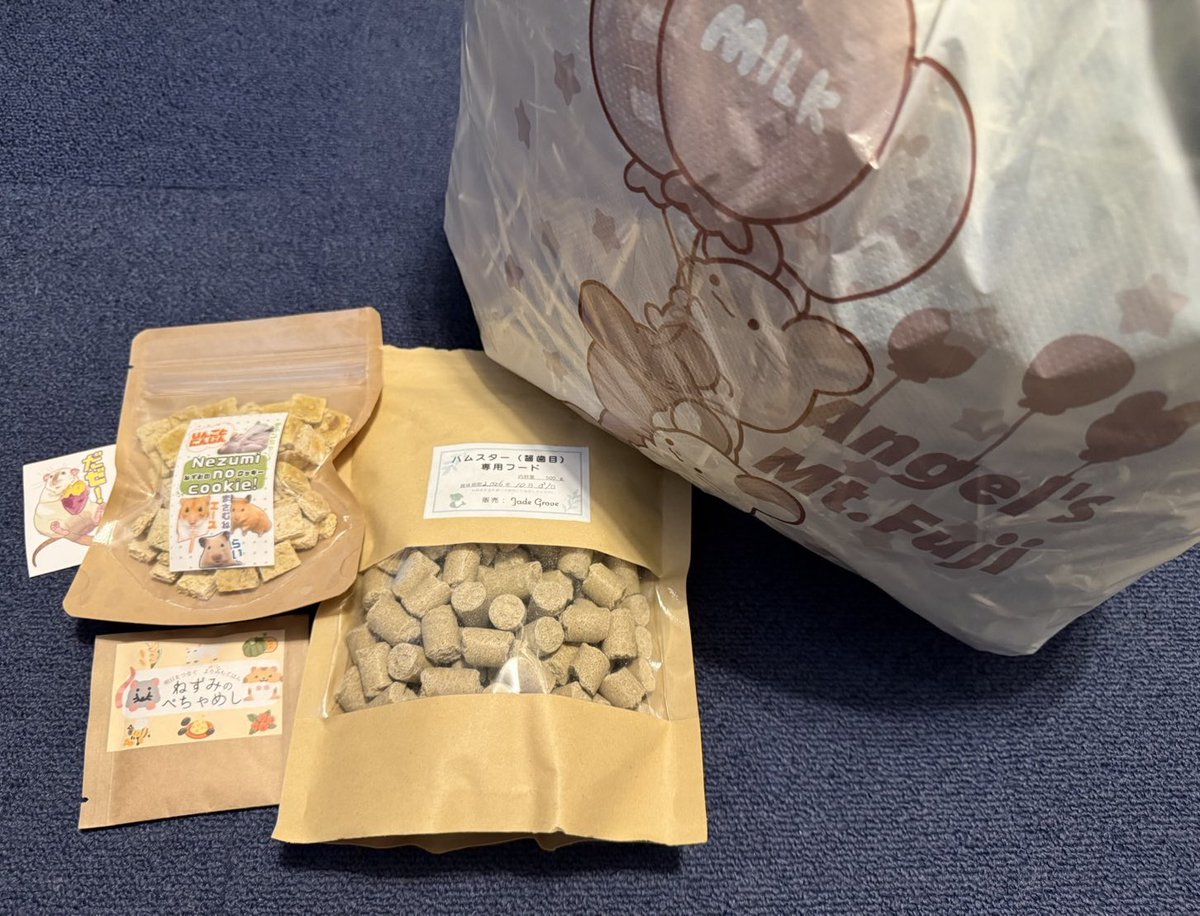omaru_0125fk's tweet photo. ローデンツお疲れ様でした！毎回楽しみにさせて頂いてまして、本当に楽しかった！
今回ご挨拶出来た方もいて緊張しながらも嬉しかったです🐭沢山買えた😭🙏皆様の作品が素晴らし過ぎて…全部欲し…！給料前なのが悔やまれた！😭素敵なイベントありがとうございました！✨💓
#ローデンツ東京 https://t.co/8Vf1fKJ6FZ