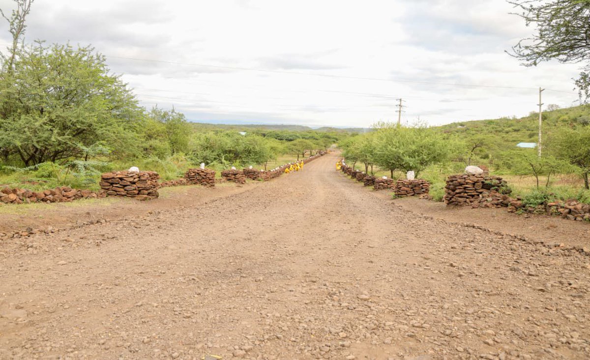 PoliceKE's tweet photo. Good morning from the Magadi Field Campus. The proving ground where grit, discipline, and precision forge elite General Service Unit officers in skills at arms, fieldcraft, and tactical operations.

#GSU #SkillsAtArms #NationalPoliceService #UtumishiKwaWote https://t.co/WcsfugNpyz