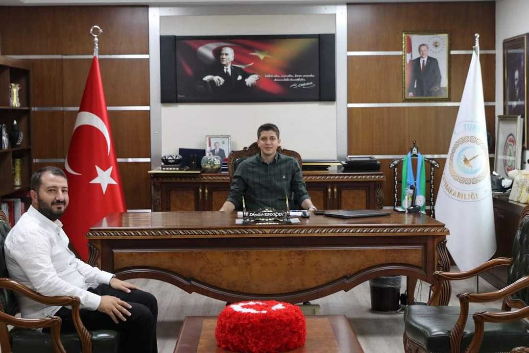 Baki_simsek63's tweet photo. Millî Savunma Bakanlığı Tedarik Hizmetleri Genel Müdürü olarak atanan Kaymakamımız @Z_Erdogan53'a Hayırlı olsun.
Rabb’im vatanımıza, şanlı bayrağımıza ve milletimize hayırla hizmet etmeyi nasip etsin. https://t.co/mEO122lfhA