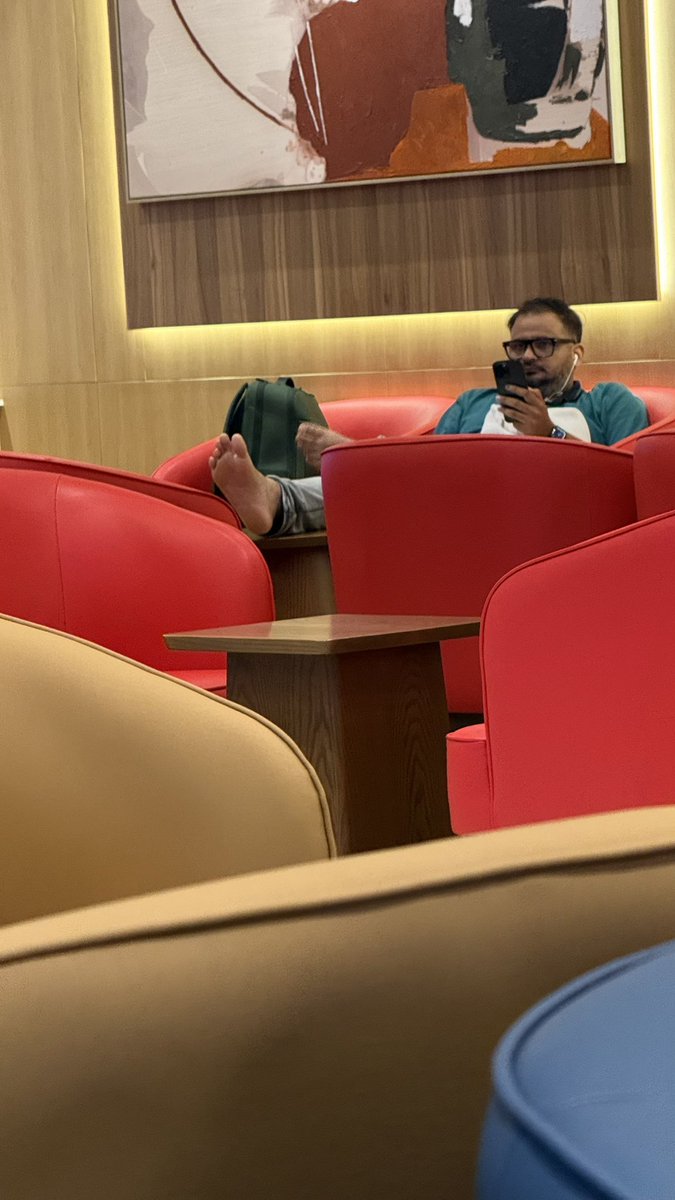 V tweet media