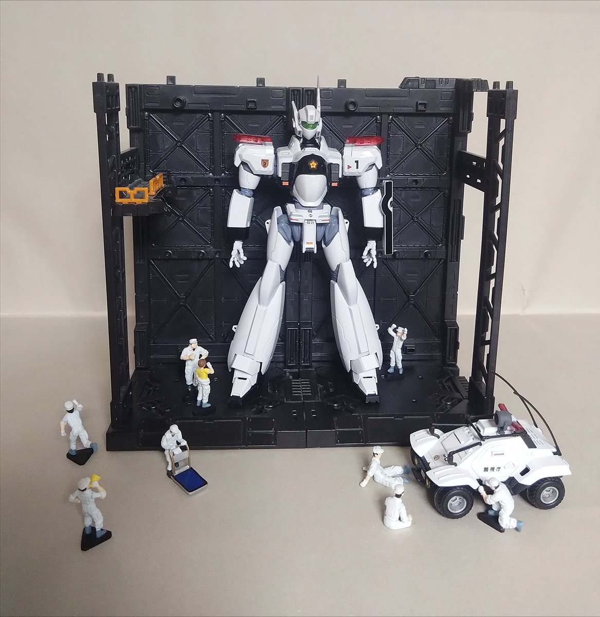 2008年より前に発売の 1/48くらいの整備員のフィギュアが 見つかっ