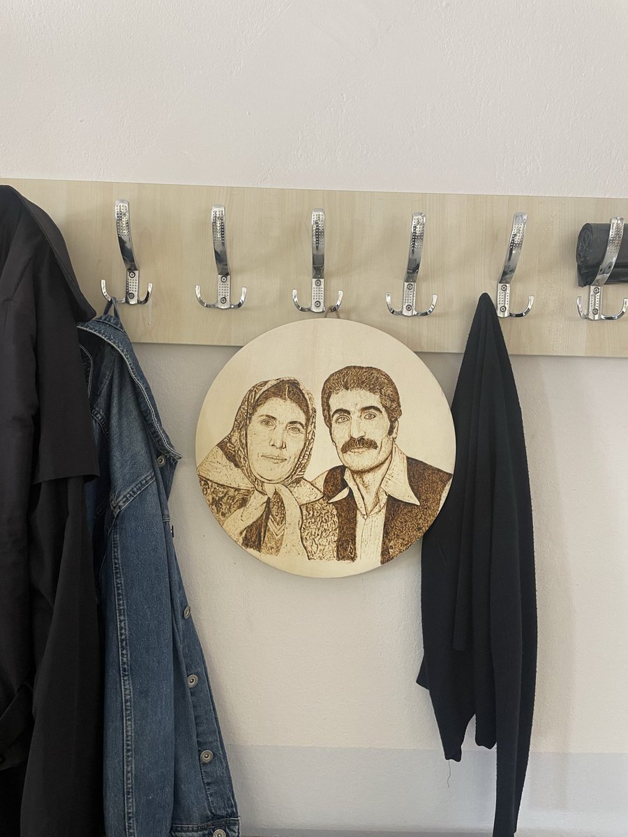 merveulas__'s tweet photo. Nenemle dedem bu kareyi çekerken, yıllar sonra torunlarının bir gün güzel sanatlarda okuyup onların anısını yaşatacağını bilmiyorlardı… 🤍 https://t.co/2t55GFvctK