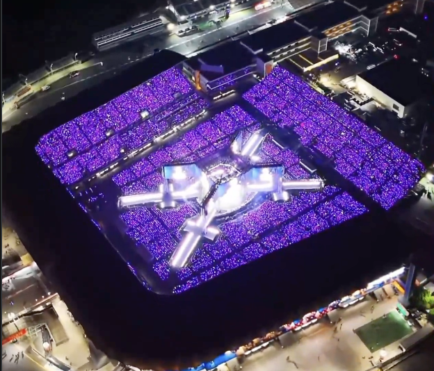 This is so pretty.
And to think this is happening again, today and tomorrow.
And for the rest of the year too.
It's so good they decided to tour right after the album dropped, a REUNION we both had long yearned for.
That's what it feels like to me: they are reuniting with ARMY.