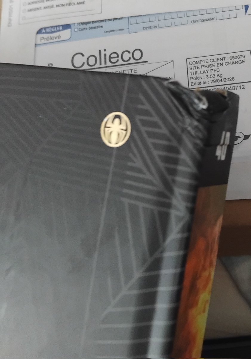 UniversComics's tweet photo. C’est systématique ! @Hachette_France la collection Ultimate arrive dans des cartons minces et sans aucune protection. Les albums sont littéralement défoncés ! Ici les 39 et 40, bons à jeter.
#comics #ultimate #hachette https://t.co/DwbUERqj5C