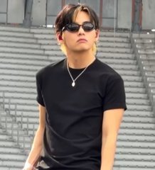 THVupdate's tweet photo. #V have surpassed 2.047 Billion likes accros his Instagram account 🔥🔥🔥

He's the only person to achieve this with only 162 post 🔥🔥 https://t.co/NsrGfcKR3F