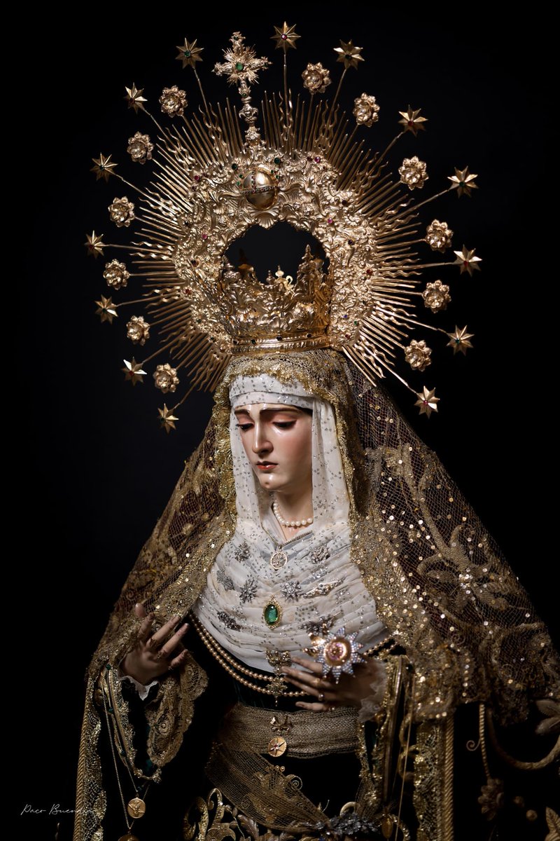elllamadorcsr's tweet photo. La Virgen de las Angustias de Alcalá del Río @SoyDeLaVeraCruz -vestida por @JoaquinGomezSev - recreando la mítica foto del estudio Luna de principios del siglo XX. https://t.co/jd2JhjsenS