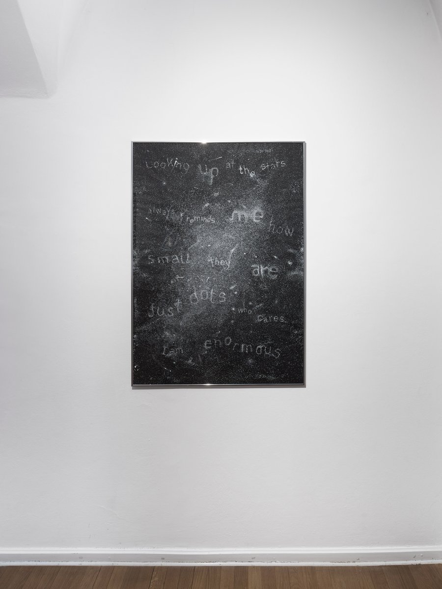 GalerieMet's tweet photo. Installation views of the two works einsteinzeitmensch and looking up at the stars by @tozzi_manuel at kunstraum traklhaus for the Großer Kunstpreis des Landes Salzburg 2026 (Grand Art Prize of the State of Salzburg).

Manuel Tozzi
einsteinzeitmensch, 2024
Polylactide and silver coating
170 x 40 x 50 cm

Manuel Tozzi
looking up at the stars, 2024
Acrylic and salt water on black paper
84 x 120 cm
Framed

Großer Kunstpreis des Landes Salzburg 2026
Georg Bernsteiner, Johanna Binder, Karin Fisslthaler, ALPINE GOTHIC, Michael Mauracher, Ashley Hans Scheirl, Wilhelm Scherübl, Annelies Senfter, Manuel Tozzi, Kay Walkowiak
March 6 – April 30, 2026
kunstraum traklhaus, Waagplatz 1A, 5020 Salzburg, Austria

Photos: kunstraum traklhaus, großer Kunstpreis 2026, Manuel Tozzi, Photography Rudolf Strobl.
