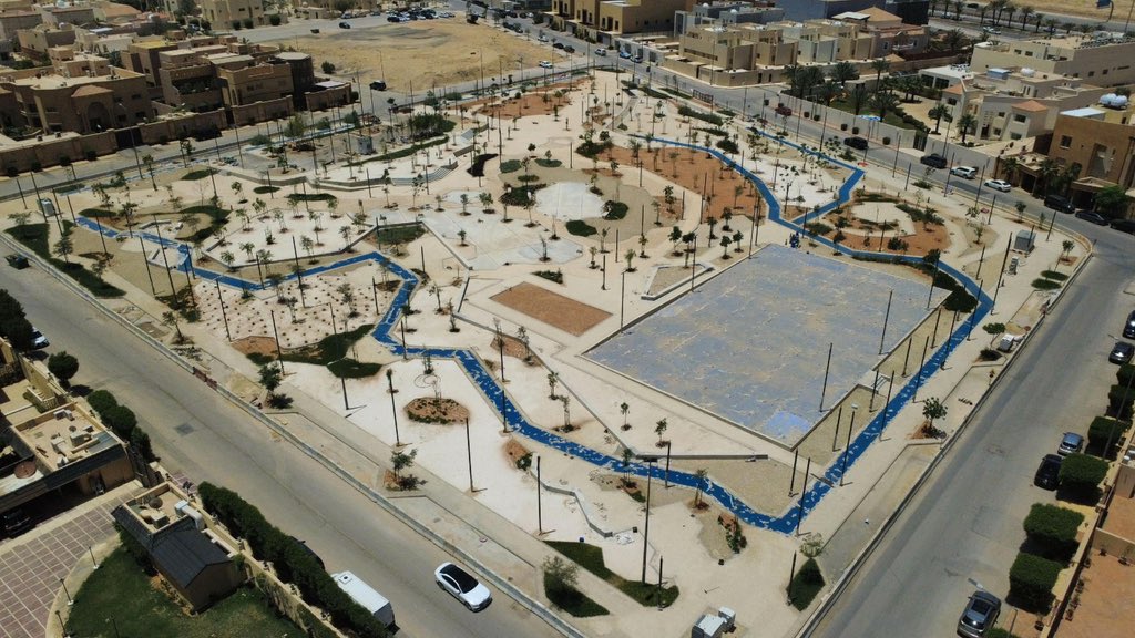 AddadRuh's tweet photo. صور تُظهر أعمال تشجير عدد من الحدائق في حي النخيل، سابع الأحياء السكنية ضمن مشروع تشجير الأحياء في برنامج الرياض الخضراء، حيث شمل حي النخيل إنشاء 17 حديقة، مع استهداف زراعة 50 ألف شجرة وشجيرة. https://t.co/oPdcLEXrJX