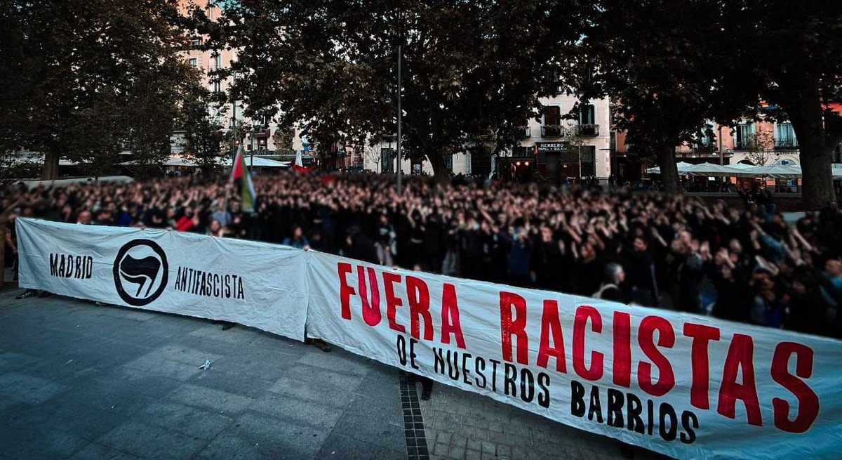 Cientos de antifascistas bloquearon ayer a la Falange en Lavapiés (Madrid) mientras el "gobierno progresista" autorizó su marcha para "cazar" migrantes 

Ningún Estado lucha contra el fascismo, sólo la clase trabajadora organizada barrio a barrio