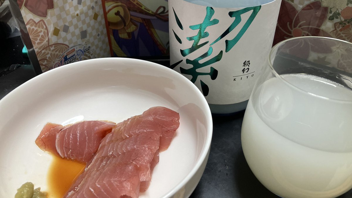 _Poi's tweet photo. 浅間酒造さんの潔（KIYO）開け方失敗すると半分なくなるやつw（銘柄は違うが経験あり）ねじる栓素晴らしい！発泡系は全部これにしてほしい。空気穴みたいなのがポイントなんだろうな。キレを意識した造りで何にでも合う反面特徴がない。味は異なるが上善如水を飲んだ時の感覚。 https://t.co/XIdy4nEXTb