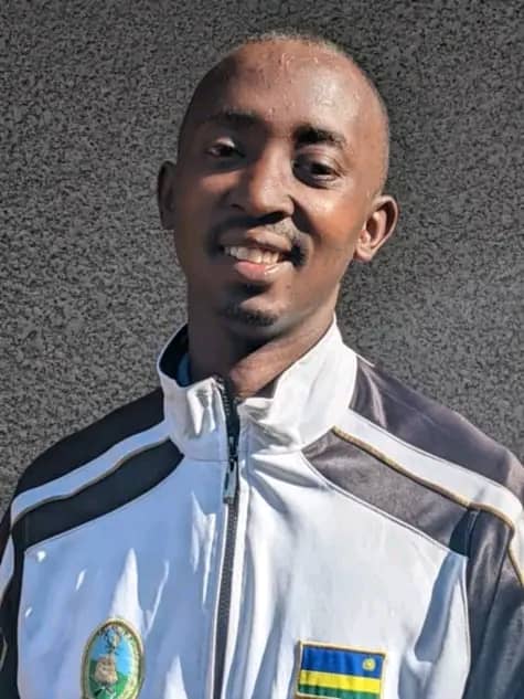 Aimeaugustin10's tweet photo. Mwaramutse neza @RIB_Rw  na @Rwandapolice  

Uyu mugabo wiyitirira inzego atera abantu ubwoba  akabije kuzengereza abantu 

Yiyita Captain Mugabo ngo akora muri Air force 

Numero akoresha amahagara abantu ni 0788757290

Mudufashe peee

@AngelMutabaruka  @oswaki https://t.co/PkSfZKVmQU