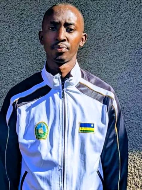 Aimeaugustin10's tweet photo. Mwaramutse neza @RIB_Rw  na @Rwandapolice  

Uyu mugabo wiyitirira inzego atera abantu ubwoba  akabije kuzengereza abantu 

Yiyita Captain Mugabo ngo akora muri Air force 

Numero akoresha amahagara abantu ni 0788757290

Mudufashe peee

@AngelMutabaruka  @oswaki https://t.co/PkSfZKVmQU