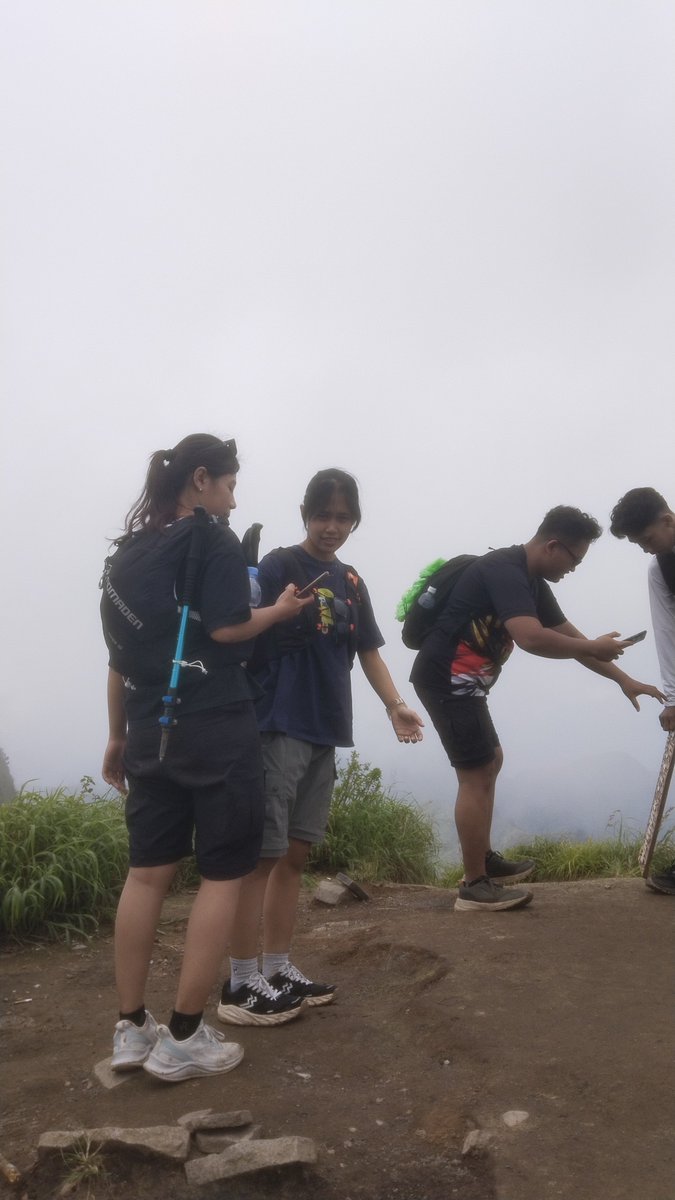 akisowaq's tweet photo. Life update that no one care 

1. Peak reached = 03 
2. Femur injured = 01 (under doctor control) 
3. Meet a new friend = uncounted
4. Traveling plan = milion https://t.co/YZ1laO9IXc