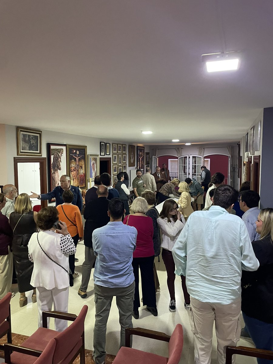 | FORMACIÓN |

Ayer compartimos una jornada de convivencia y formación junto a @hdescendimiento, guiada por D. José Manuel Llamas, profundizando en la figura de María como Madre de Dios y ejemplo de entrega y servicio.

#CofradíasMLG