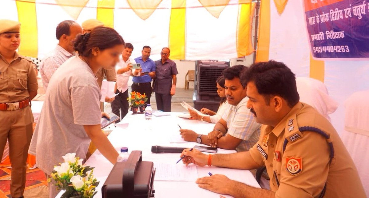 bstvlive's tweet photo. सीतापुर

➡DM व SP ने समाधान दिवस में सुनी समस्याएं
➡महिला संबंधी अपराध को त्वरित निस्तारण के निर्देश
➡शिकायतों के त्वरित निस्तारण का दिया निर्देश
➡राजस्व टीम को मौके पर जाकर निस्तारण के निर्देश
➡सदरपुर थाने में DM व SP ने सुनी समस्याएं

#Sitapur #SolutionDay #AdministrativeAction @sitapurpolice @dm_sitapur