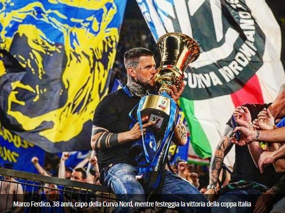 j_7ragon's tweet photo. @CalcioFinanza Li prende per il culo pure lui🤣🤣 #Inter #Schenone #Rocchi #Marotta i valori... #rubare #ndrangheta #omicidi #illecitosportivo https://t.co/aymJReszAM