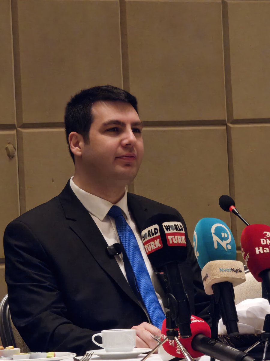 vp_izmir's tweet photo. Genel Sekreterimiz Özgür Bursalı, İzmir’de basın mensuplarının sorularını cevapladı.

Basın mensuplarımıza, ilgilerinden dolayı teşekkür ederiz. https://t.co/xLMt3kRXwL