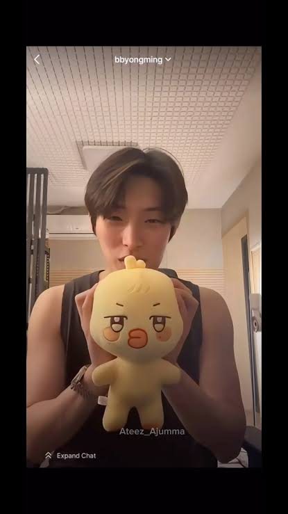 flcva's tweet photo. @tiramissumingi Foto terimut Mingi tentu saja pas dia foto bareng Bbyongming 😃 https://t.co/ECDaD9zJcm