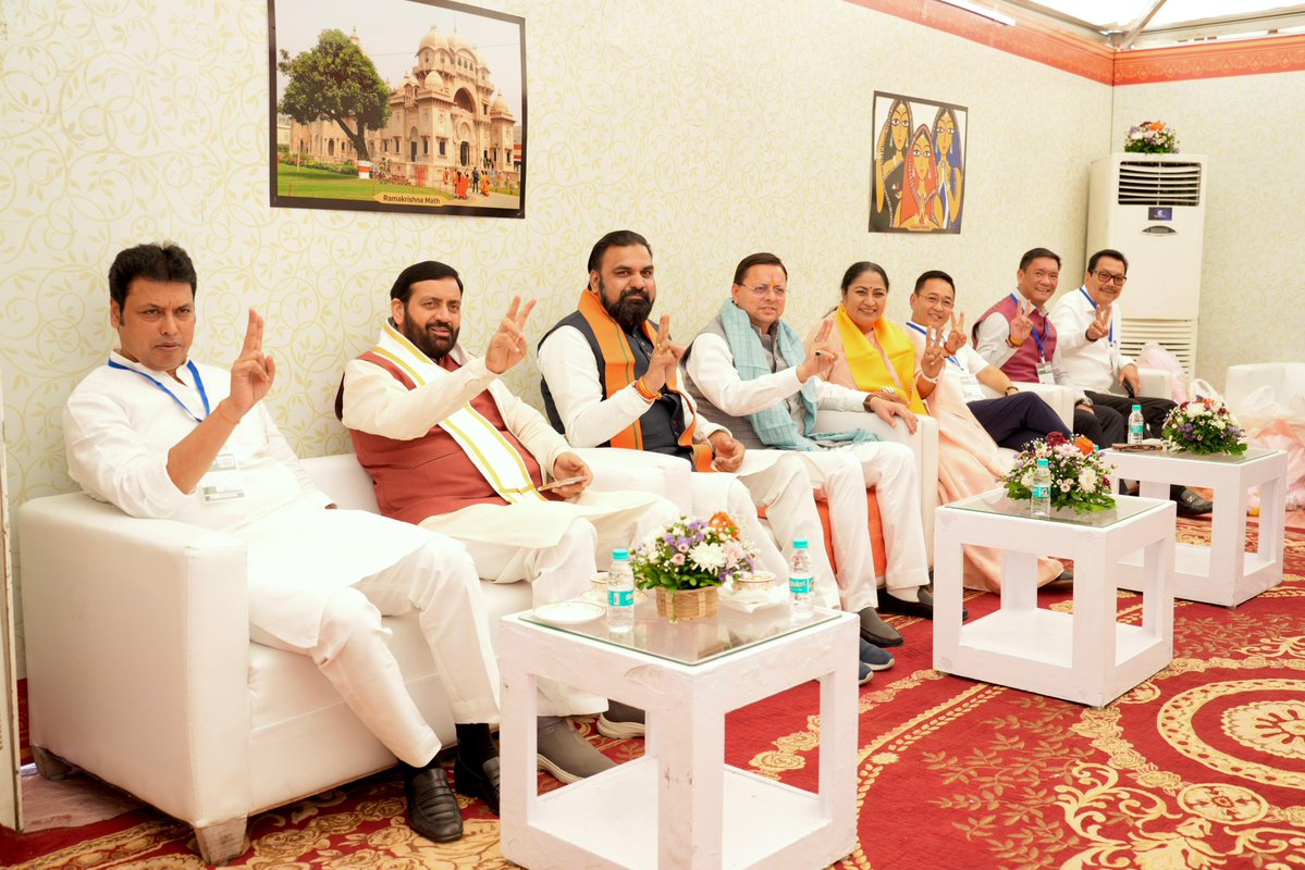 पश्चिम बंगाल के नवनियुक्त माननीय मुख्यमंत्री श्री सुवेंदु अधिकारी जी को हार्दिक बधाई एवं शुभकामनाएं।

पश्चिम बंगाल की जनता के हितों और न्याय के लिए भाजपा कार्यकर्ताओं और श्री सुवेंदु दा का अविराम संघर्ष इस ऐतिहासिक विजय की शक्ति बना है।

आदरणीय प्रधानमंत्री श्री <a href="/narendramodi/">Narendra Modi</a> जी
