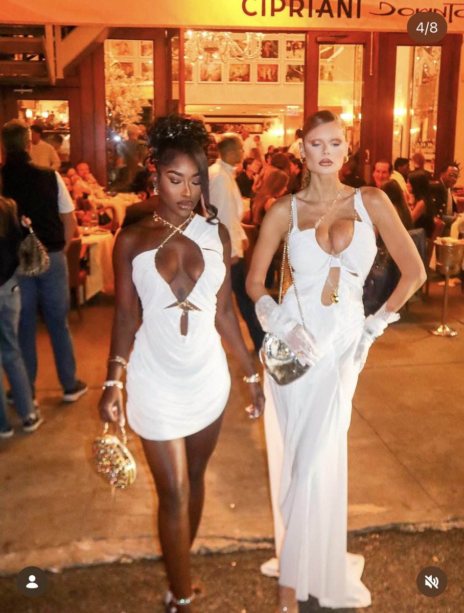 lostmyjuul's tweet photo. @vlucasrocha Me n my girl @ my last birthday giving like it’s both of our bday so personally ion see the issue 🤷‍♀️ https://t.co/kIsN7GyF7S