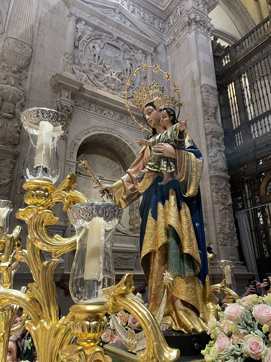 ssccpma's tweet photo. 🙏 Ante la @VirgenDeReyes, patrona de la @Archisevilla1.

Encomendamos este 150 aniversario, nuestra vocación y, especialmente, a todos los jóvenes a quienes somos enviados.

Con María, seguimos diciendo “sí”. #150Aniversario #ImpulsadosACelebrar https://t.co/LQtcIY4fFK