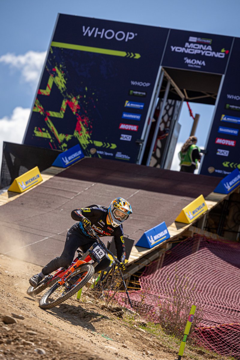 PlanetMTB tweet media