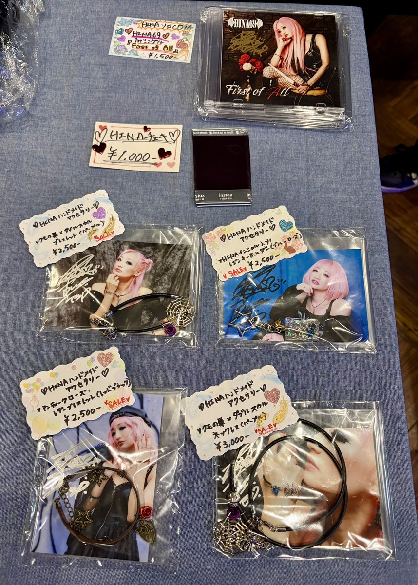 本日の物販‼️ HINA当日チェキは後ほど出します！！ 今あるのは前回