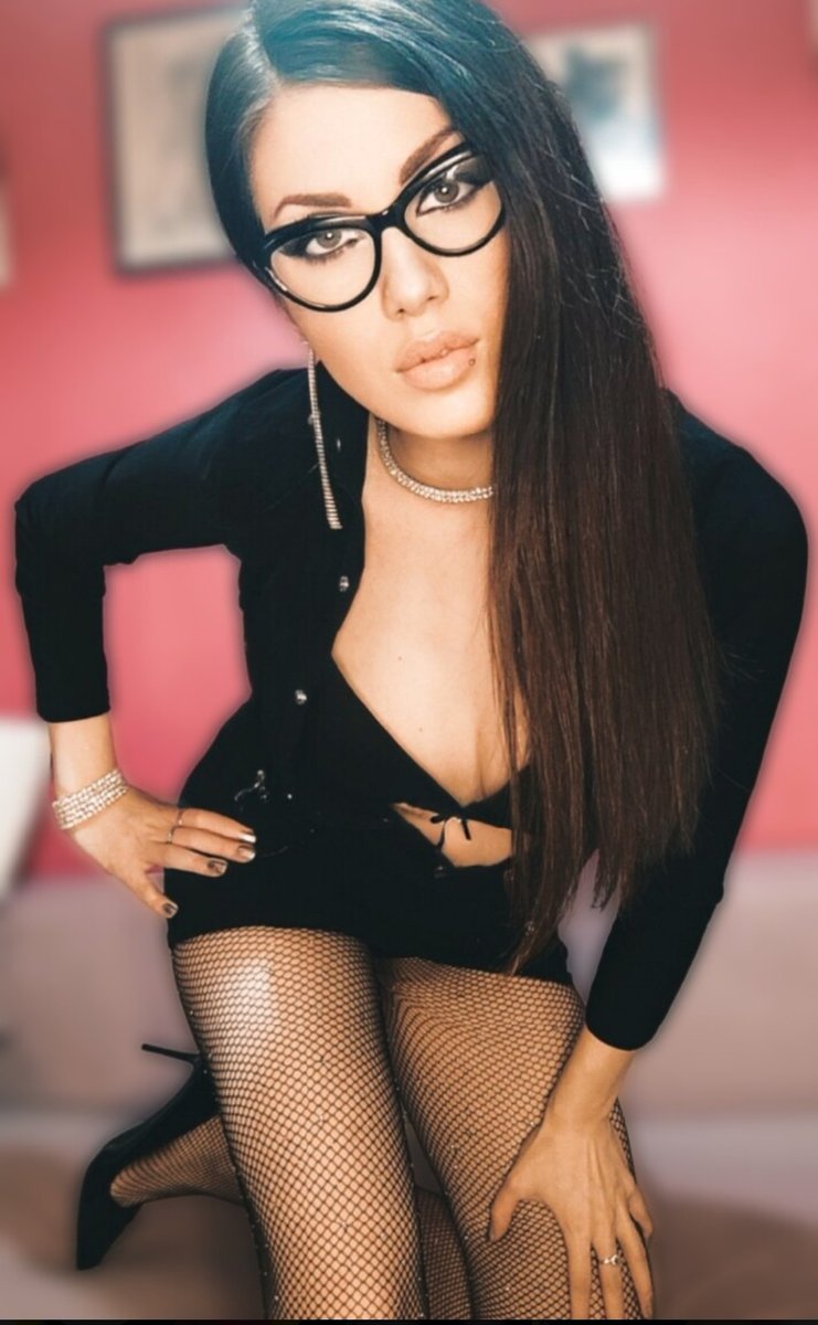 Lady Alexa's Little Wallet tweet media