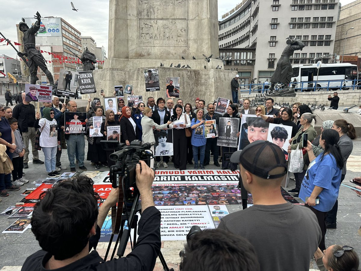 Dicle Baraş tweet media