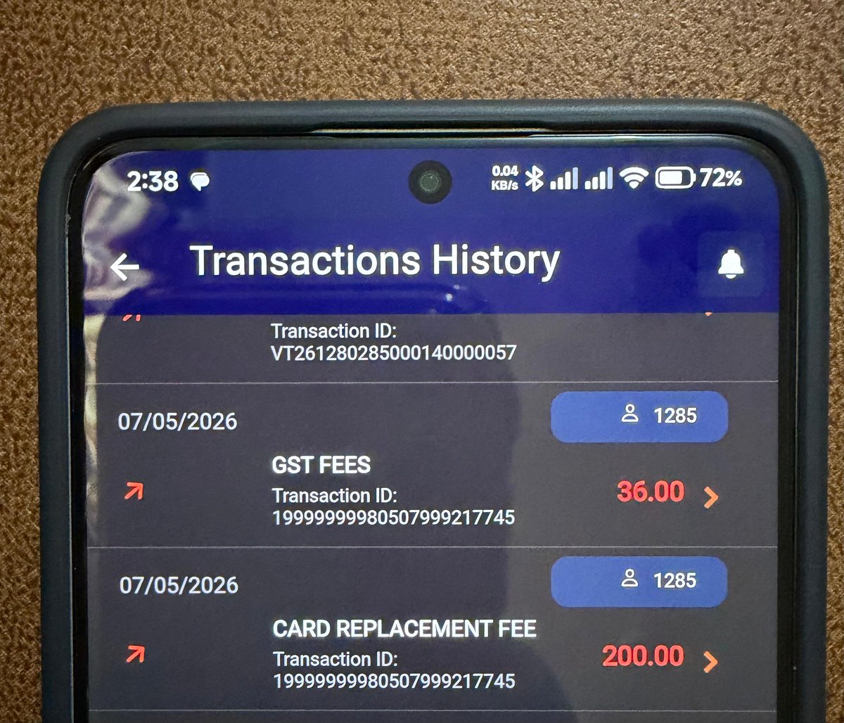 sunitadhand34's tweet photo. @bobcardofficial bad service showed me replacement fees of 100+ gst on offical app while applying &amp; charged me 200 +gst .I will sue bob card team for charging me extra. @RBI check how this fraud bank looting customers https://t.co/3QNb0g2KwZ