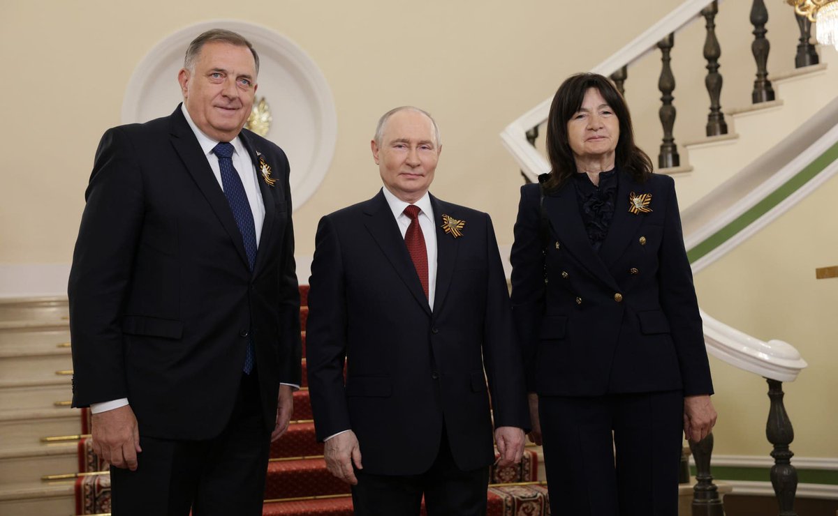 MiloradDodik's tweet photo. На пријему који је уприличио предсједник Руске Федерације Владимир Путин за стране званичнике поводом Дана побједе, још једном су потврђени пријатељски и братски односи српског и руског народа.

Република Српска цијени историјску улогу руског народа у побједи над фашизмом и остаје посвећена сарадњи, међусобном поштовању и очувању традиционалних веза.
