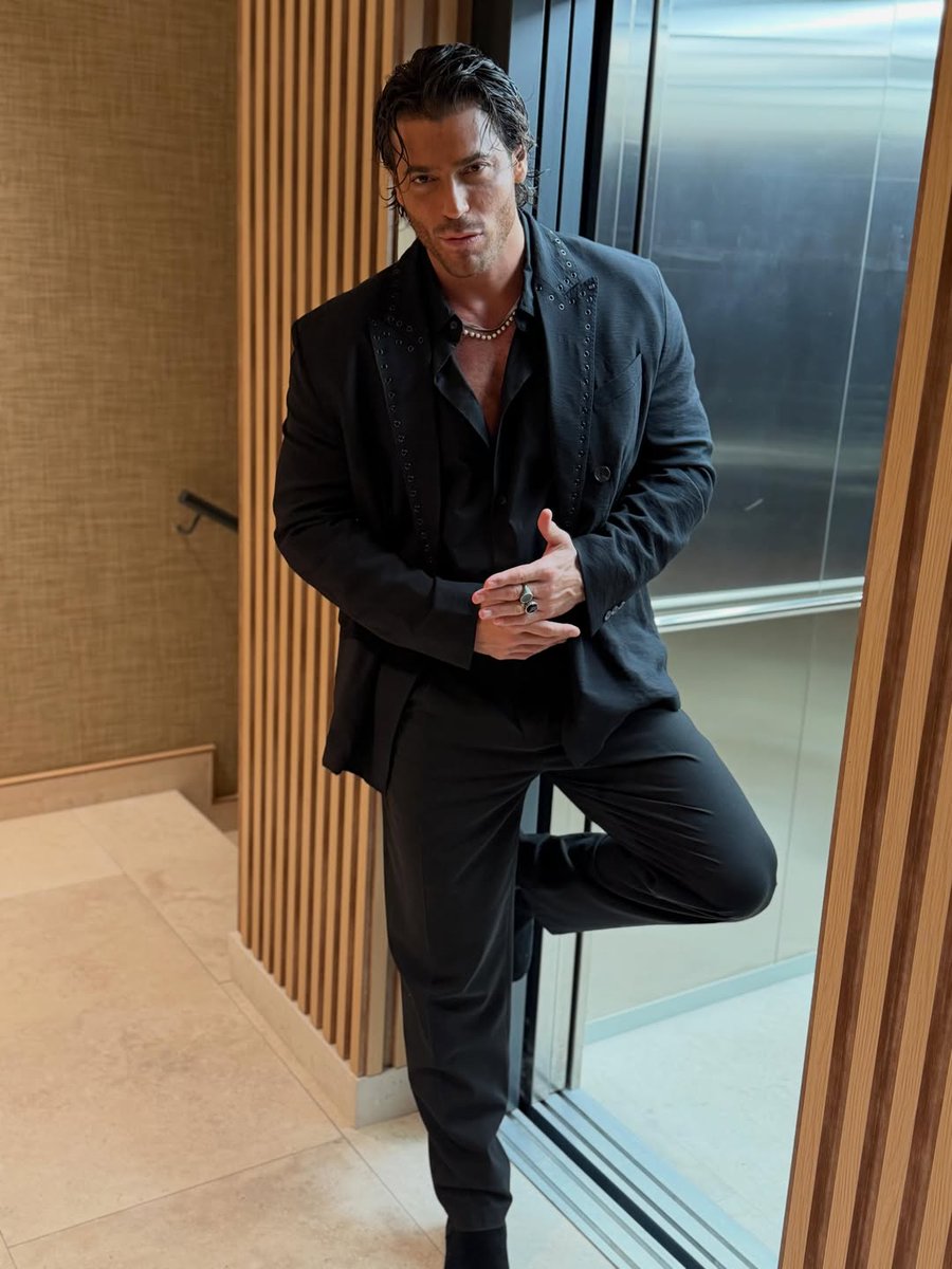 Todo, absolutamente todo... CY ❤️‍🔥.

#CanYaman