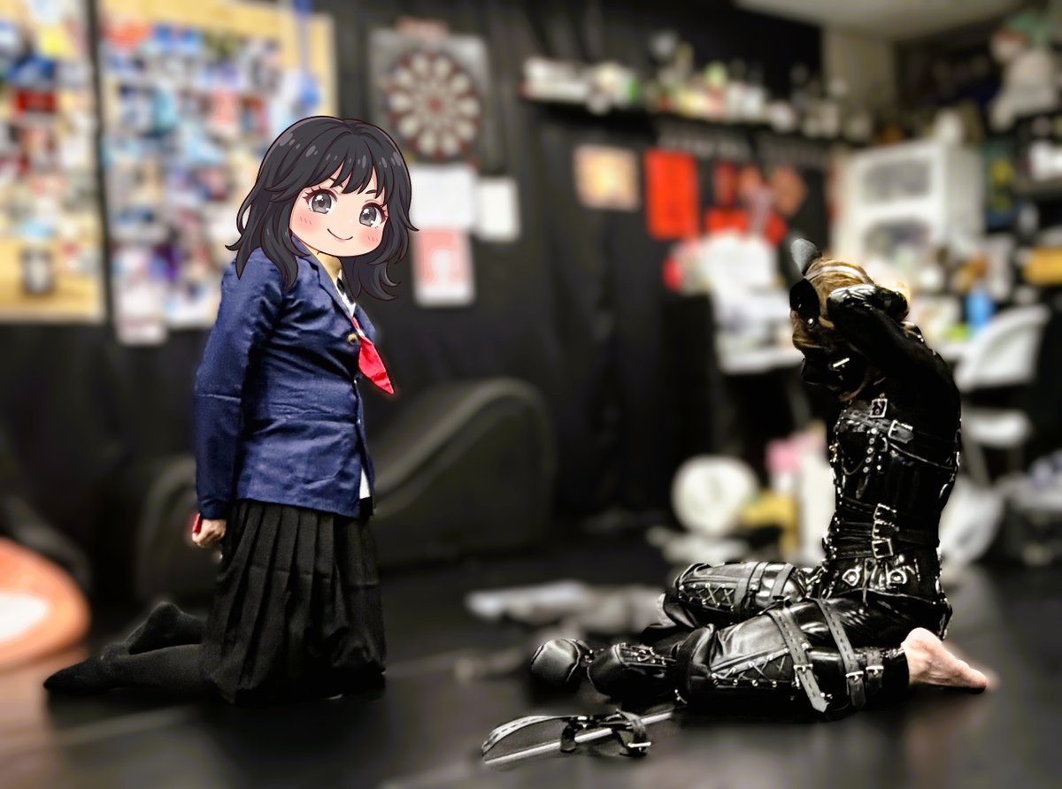 HsiehBenson1's tweet photo. 5/6晚上：
感謝 @latexskycat 大神帶我體驗了一次膠衣K9，以及來幫忙的苦命學生 @zhangyafeng9 (還有搔癢調教)，原本希望可以當狗狗過夜，自己不給力沒辦法撐太久就鼠掉了😵
🐕‍🦺 from @BlackMarieChina and 🏠 at @stickyslimenest 

#latex #K9 https://t.co/xtPY3x9ouc