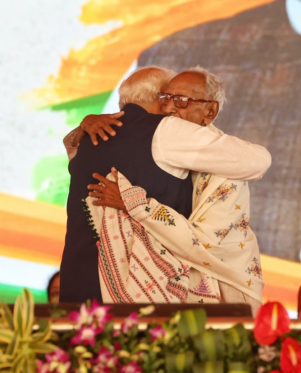 Narendra Modi tweet media