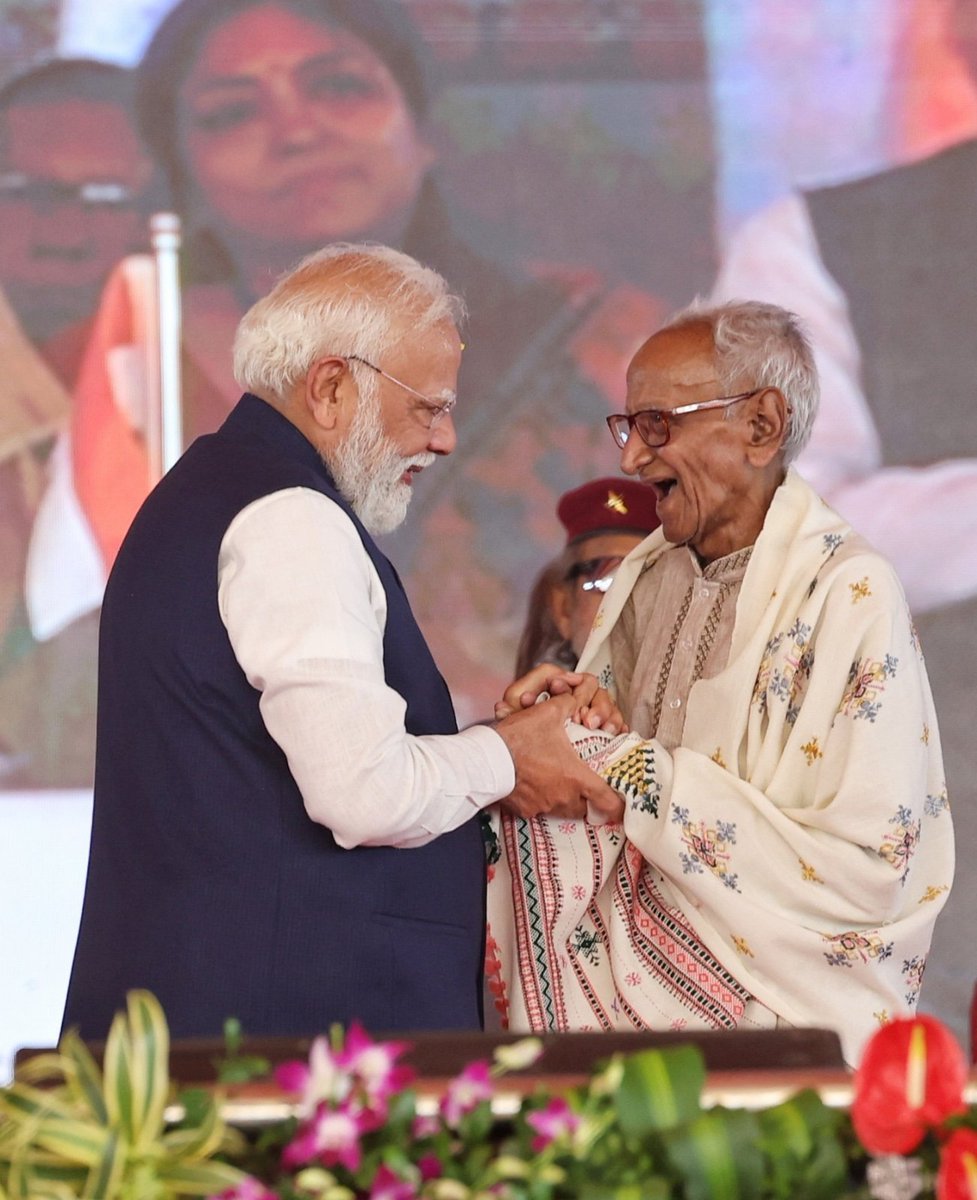 Narendra Modi tweet media