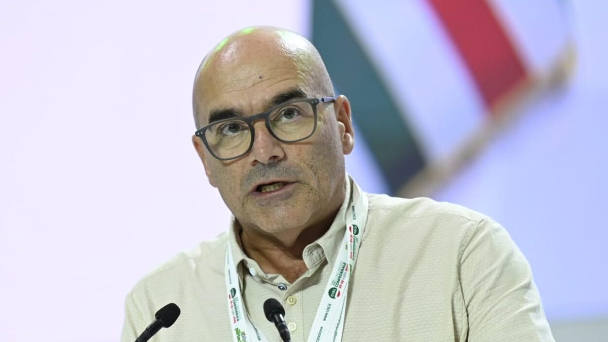 Cisl_ER's tweet photo. #Lavoro, @filippopieri a #lafinestrasuifatti :🗣️“Bene l’avvio della stagione turistica, ma in un settore caratterizzato per la maggior parte da lavoro stagionale bisogna scongiurare sacche di sfruttamento e quelle situazioni in cui le condizioni di lavoro non sempre sono trasparenti. In un contesto come quello regionale, che impiega oltre 150 mila dipendenti, con picchi di ben 170 – 180 mila nei periodi di punta, non è raro imbattersi in part time involontari, tempo pieno mascherato da part time, sottoinquadramento o in norme sulla #saluteesicurezza non sempre corrette. Per non parlare, in casi ancora più gravi, di lavoro grigio o nero".
🎧https://t.co/TMcoFDew0E