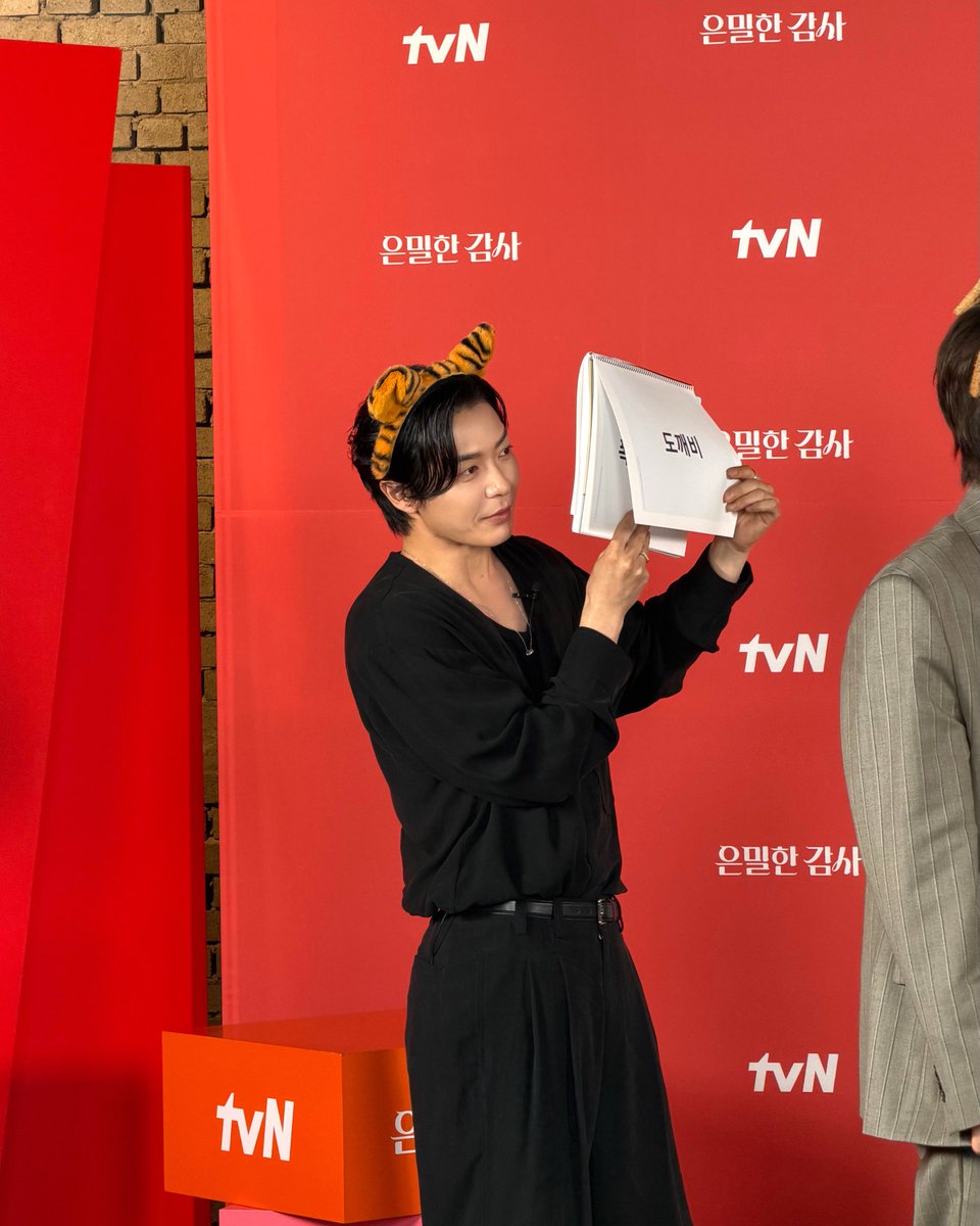 호랑이머리띠를쓴바보착둥강아
