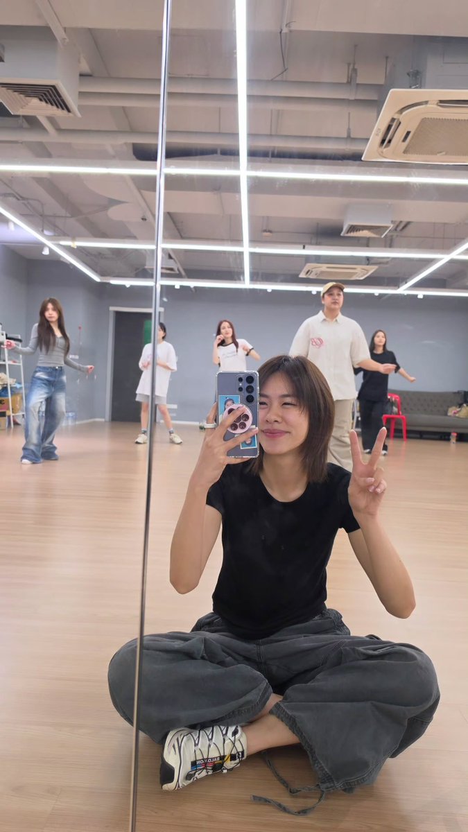 EmiBonnie Thailand tweet media