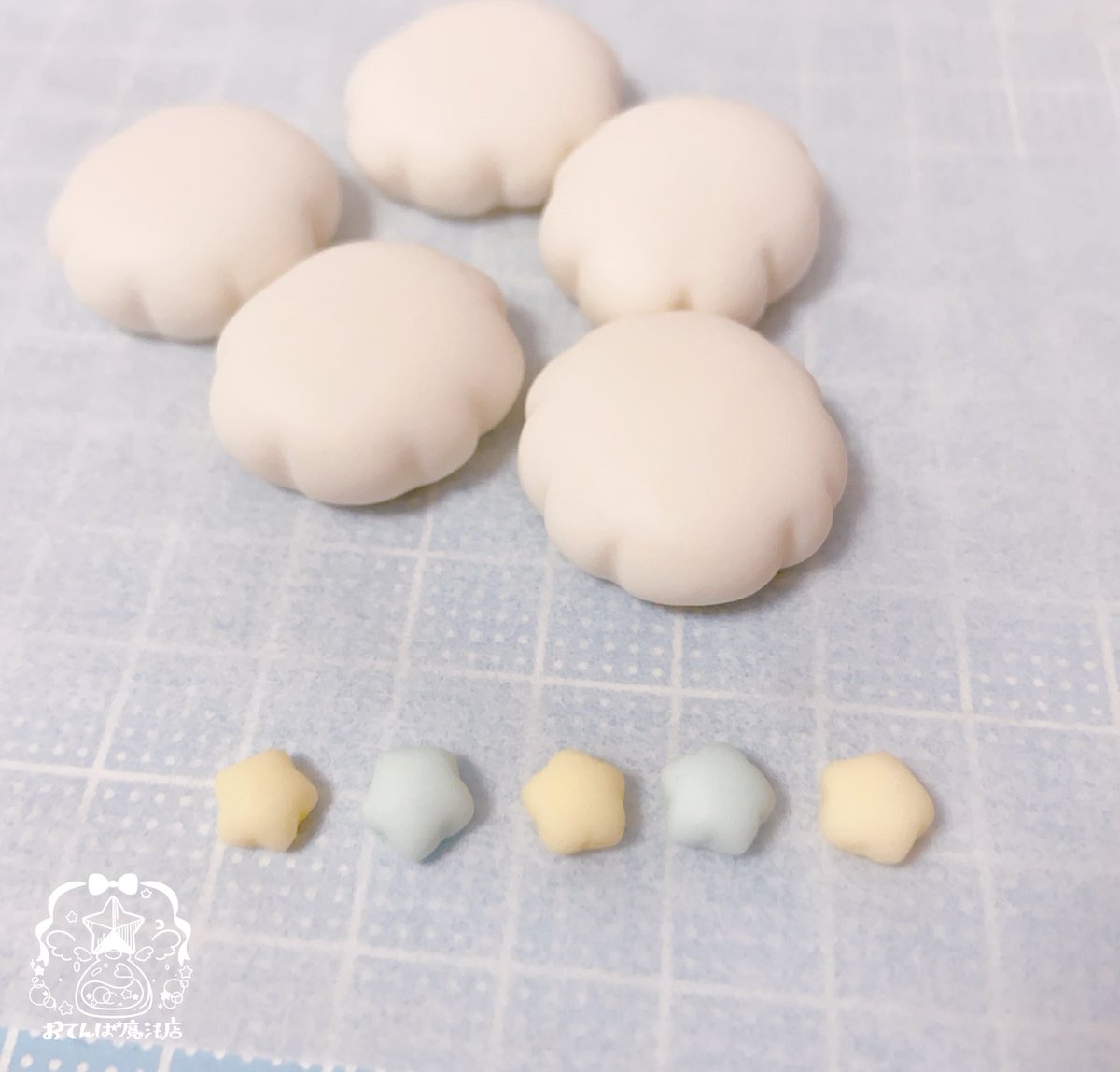 wa_ichan's tweet photo. ちっちゃな星たち🌟

#樹脂粘土
#制作中
#handmade https://t.co/qJBmk49bxe