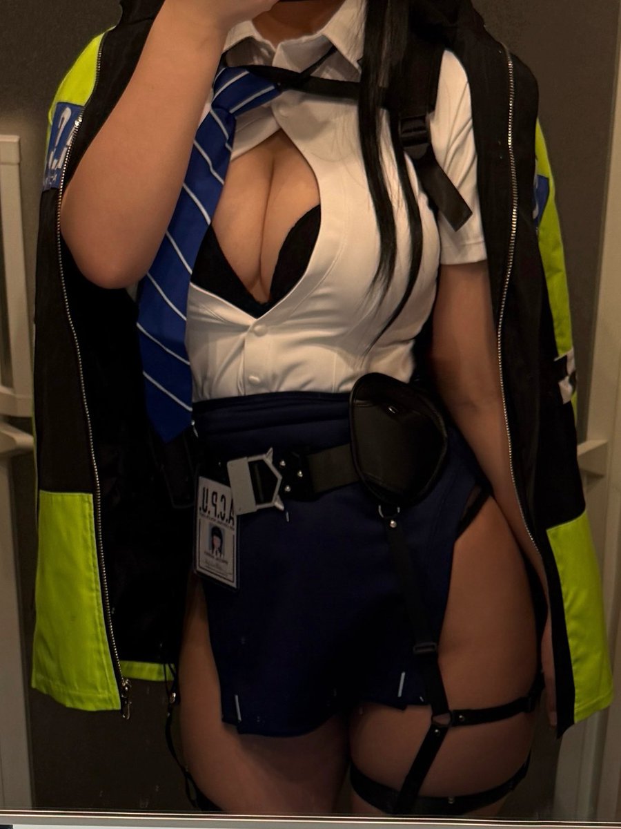 tennensui_cos's tweet photo. Dちゃんの衣装えっっっすぎない？？？ https://t.co/lFfYjfUJo0