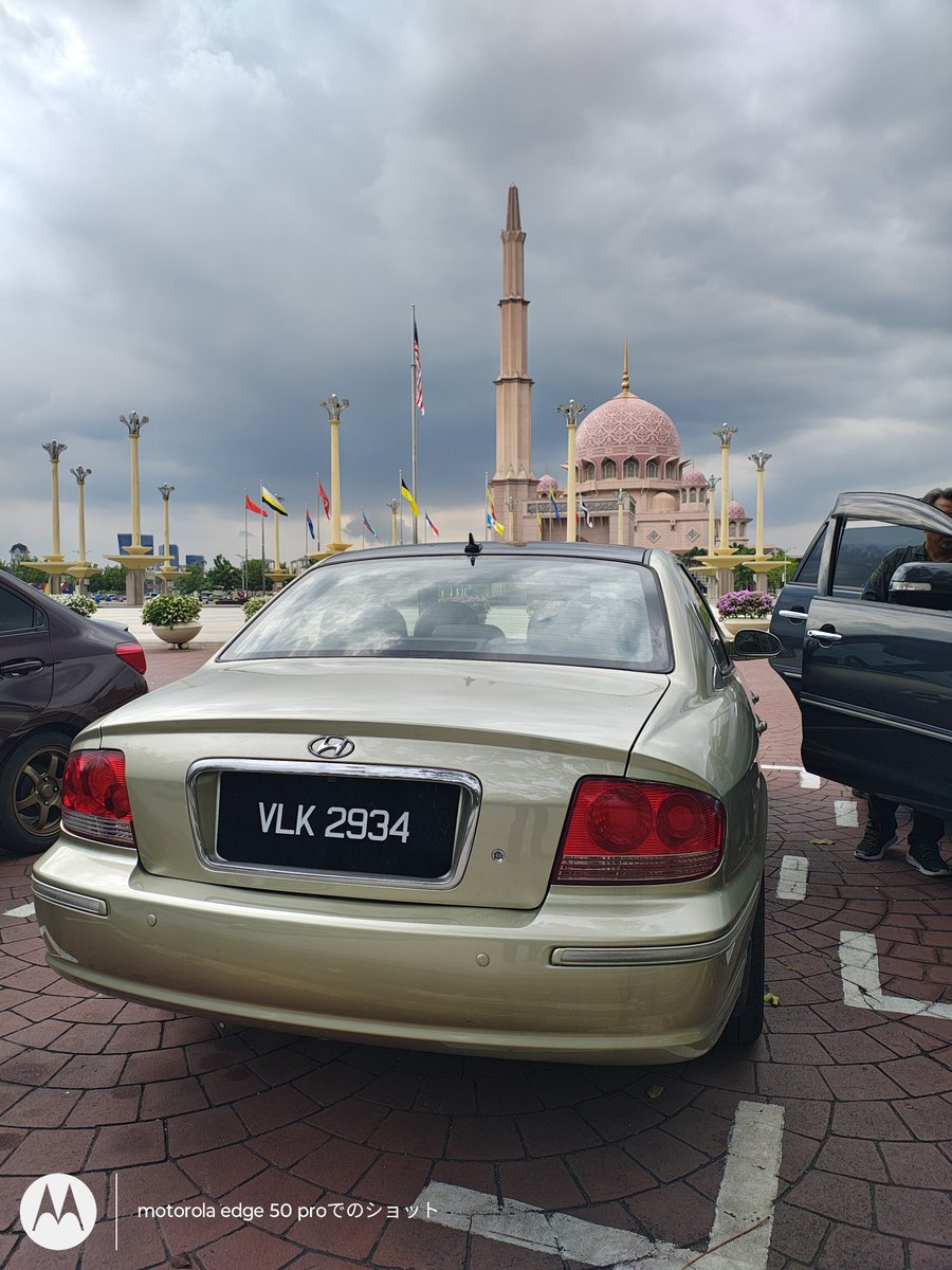 KANCHISELECTION's tweet photo. 家族がマレーシアに留学中なのですが、現地で車を購入する事になり、日本では入手不可の韓国車 ヒュンダイEFソナタ（現地生産版のオリエンタルヒュンダイ製）を買いました。エンジンは三菱4G63のライセンス版であるG4JPで、懐かしい野太いエンジン音が楽しめます。 https://t.co/z5xAZBoDMv