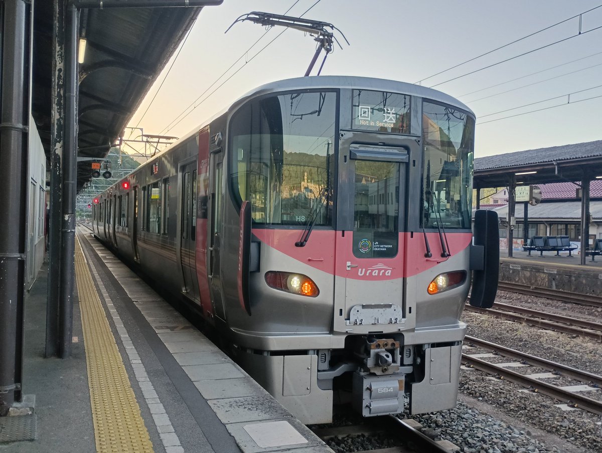 fYPZnSWEo7SHsa6's tweet photo. 新見に到着。帰りの景色も綺麗でゆっくり出来ました🙂
ここから🚗にチェンジ💨
晩ご飯何食べようかな😁 https://t.co/0PPLj8C9dJ