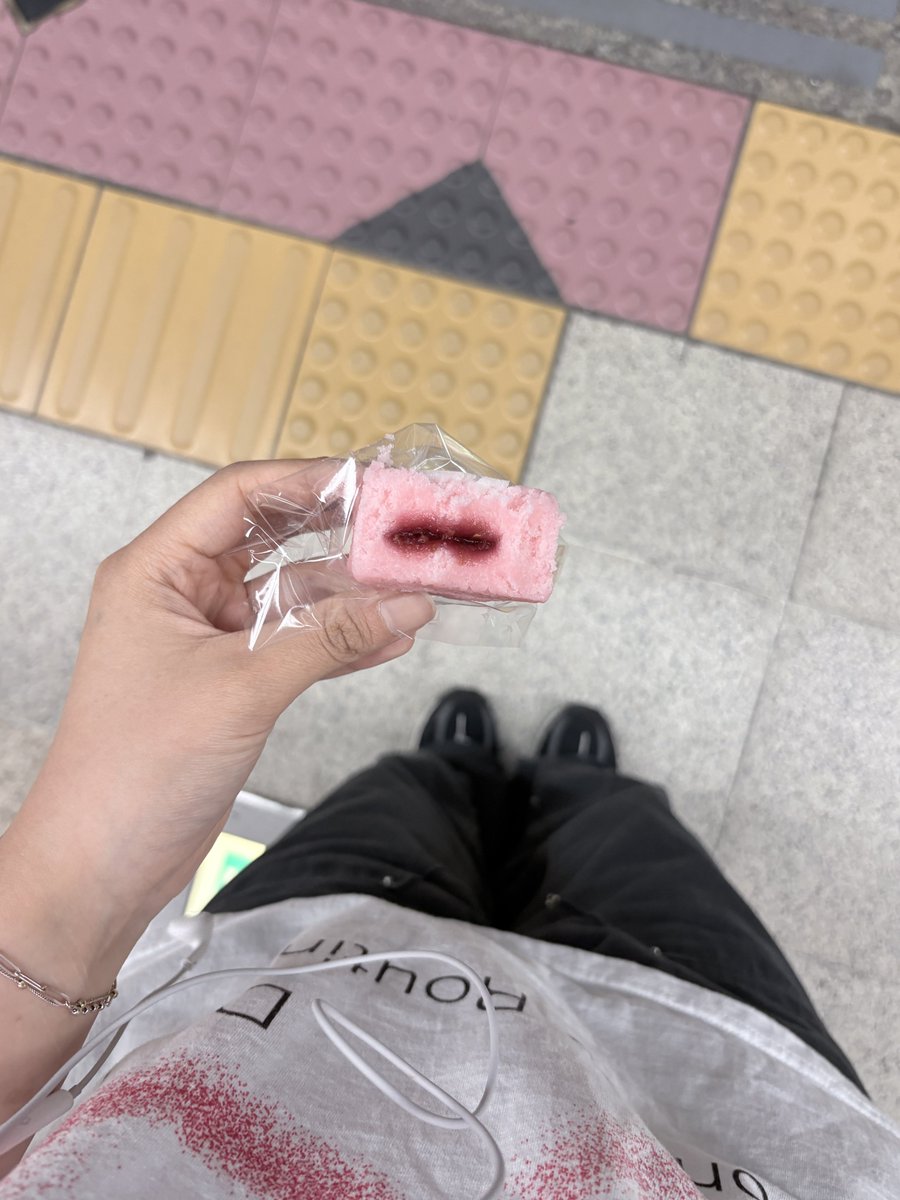 힠모리 tweet media